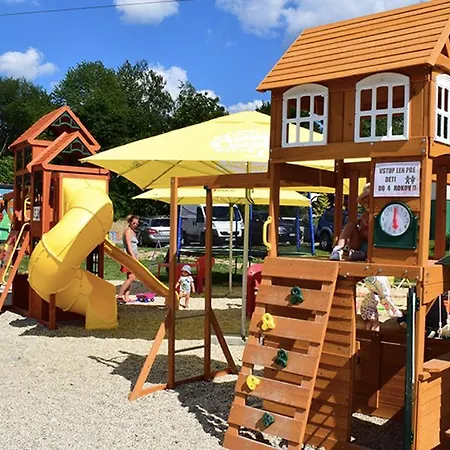 Dom Na Strome V Panorama Parku *