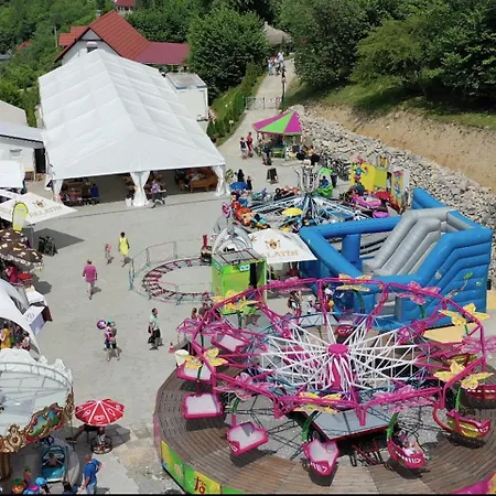 Dom Na Strome V Panorama Parku