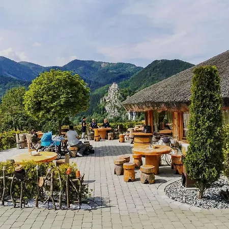 Dom Na Strome V Panorama Parku Nezbudska Lucka